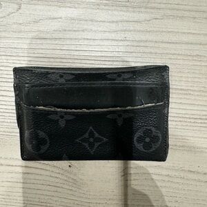 Authentic mens Louis Vuitton card holder